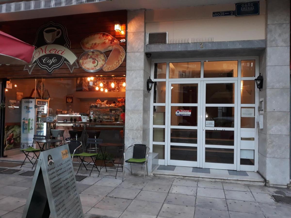 Appartamento Renovated Studio With Roof Garden Access, 15 M Walk To Acropolis Atene Esterno foto