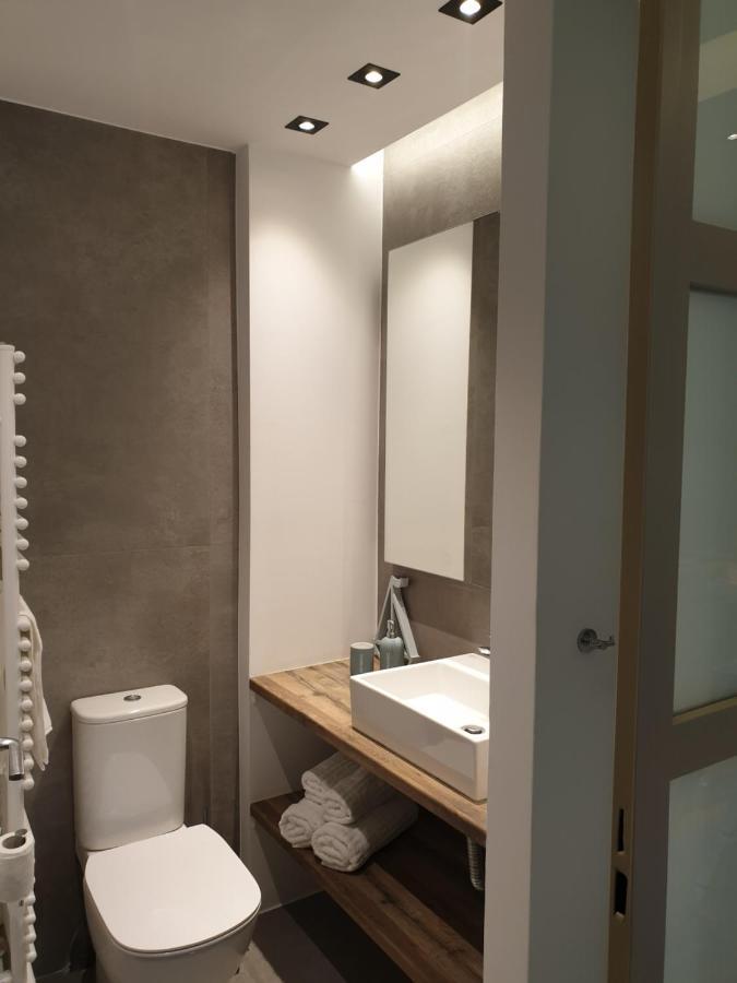 Appartamento Renovated Studio With Roof Garden Access, 15 M Walk To Acropolis Atene Esterno foto