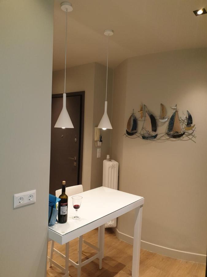 Appartamento Renovated Studio With Roof Garden Access, 15 M Walk To Acropolis Atene Esterno foto